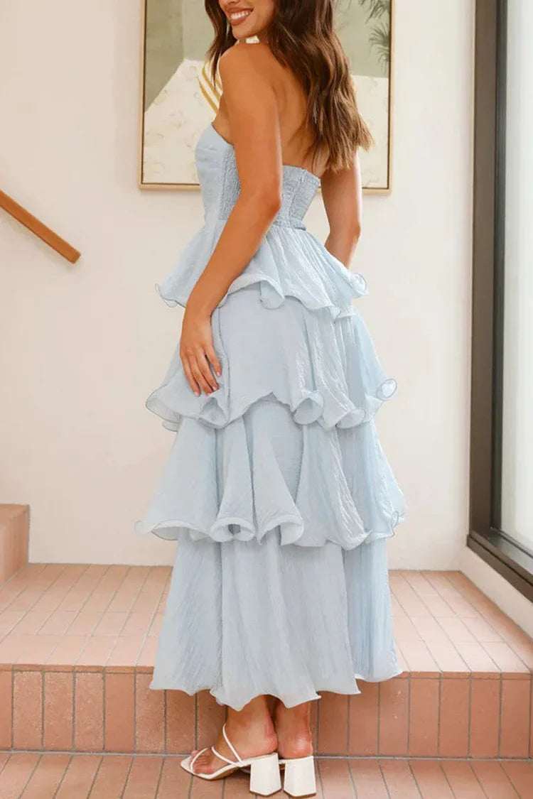 Rugloze strapless jurk met speelse ruches en gelaagde rok perfect voor feestelijke momenten