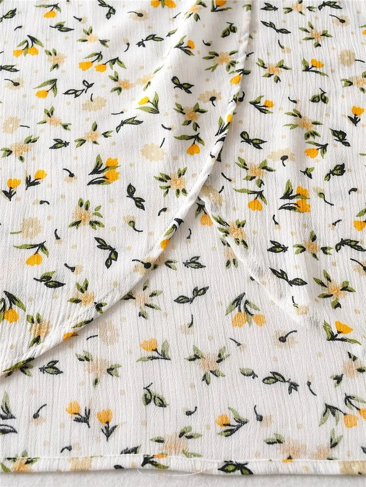 Zomerse midi jurk met V-hals en korte ballonmouwen met subtiele bloemenprint