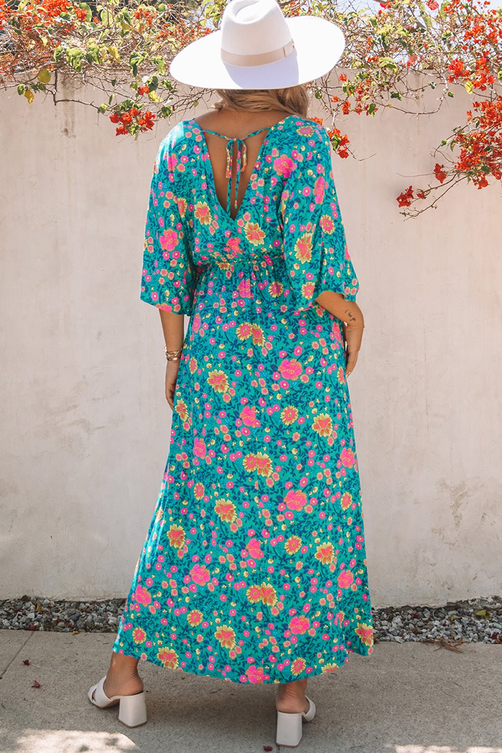 Claudia - Groene bohemian maxi jurk met diepe V-hals en bloemenprint