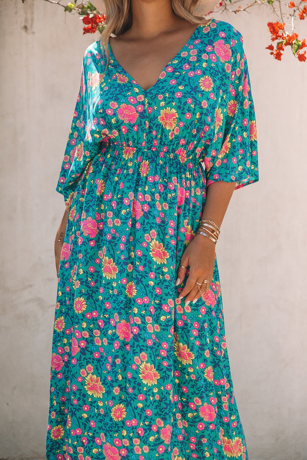 Claudia - Groene bohemian maxi jurk met diepe V-hals en bloemenprint
