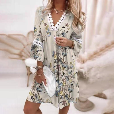 Bloemenjurk met elegante kanten afwerking voor zomerse momenten
