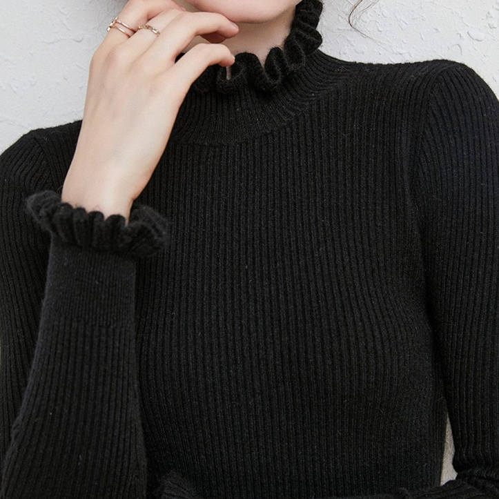 Stijlvolle dames coltrui met elegante kanten details aan kraag en mouwen