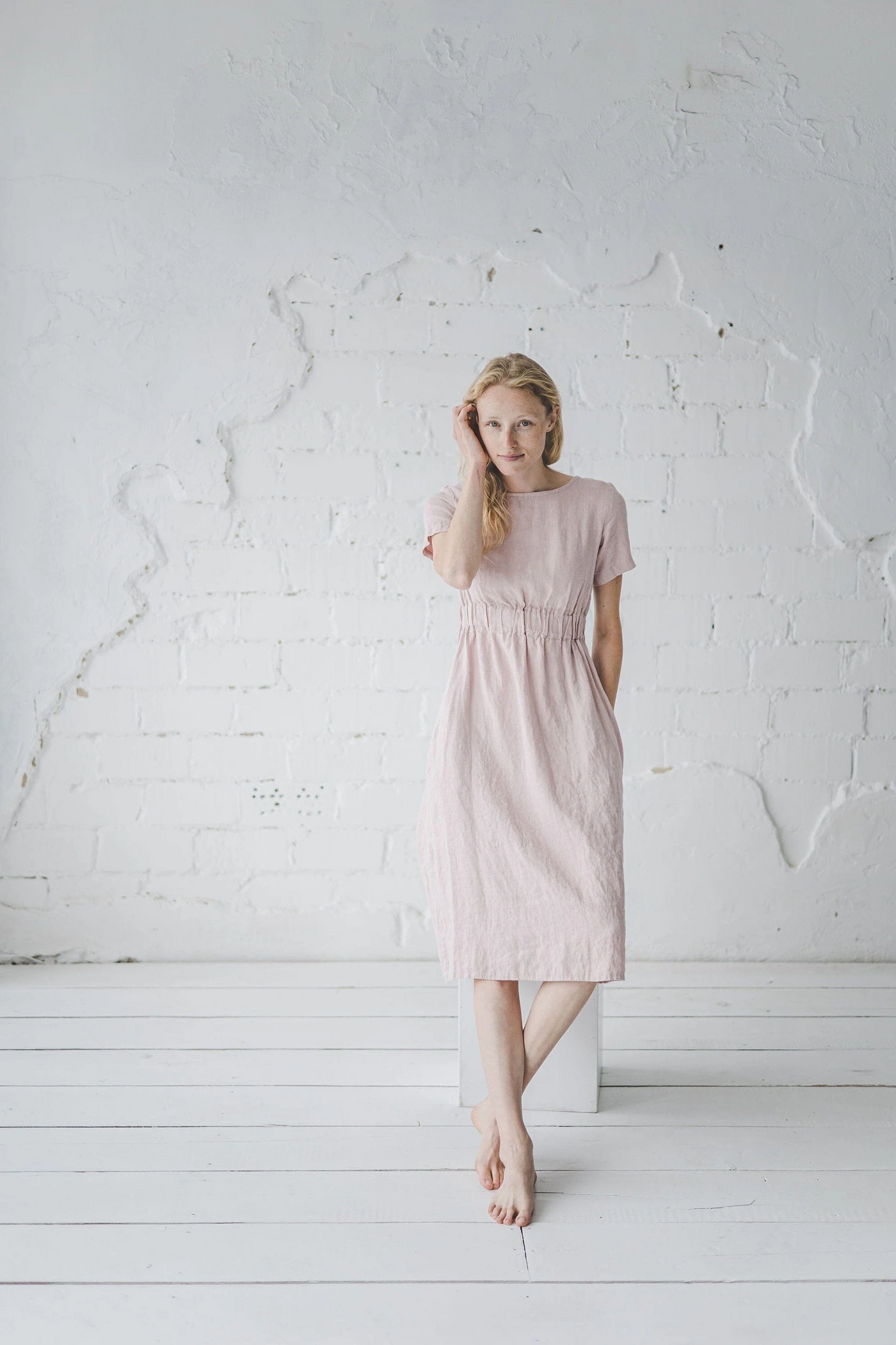 Zomerse jurk met korte mouwen en slank silhouet