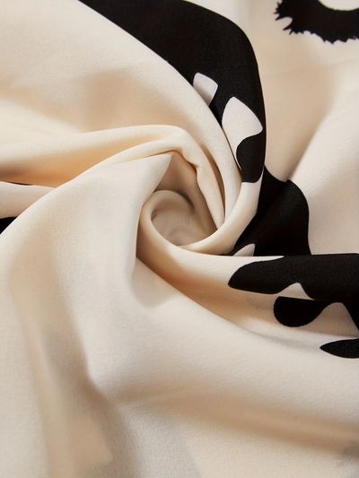Lange mouwloze jurk met retro print en elegante uitstraling