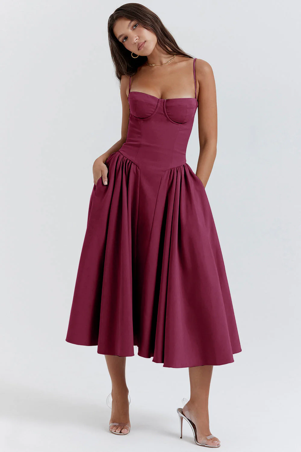 Elegante midi jurk met fijne bandjes voor zomerse dagen