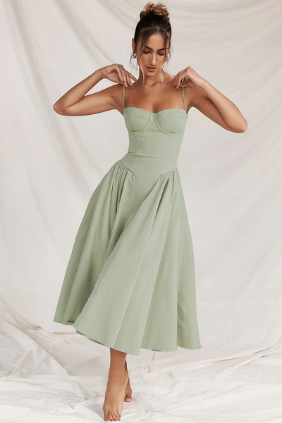 Elegante midi jurk met fijne bandjes voor zomerse dagen