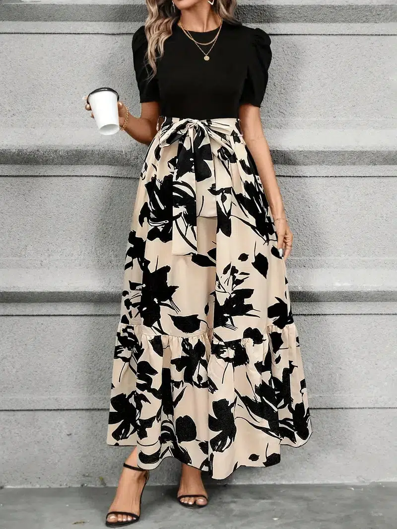 Lange zomerjurk met plantenmotief en korte mouwen voor een stijlvolle look