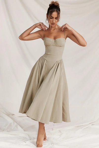Elegante midi jurk met fijne bandjes voor zomerse dagen