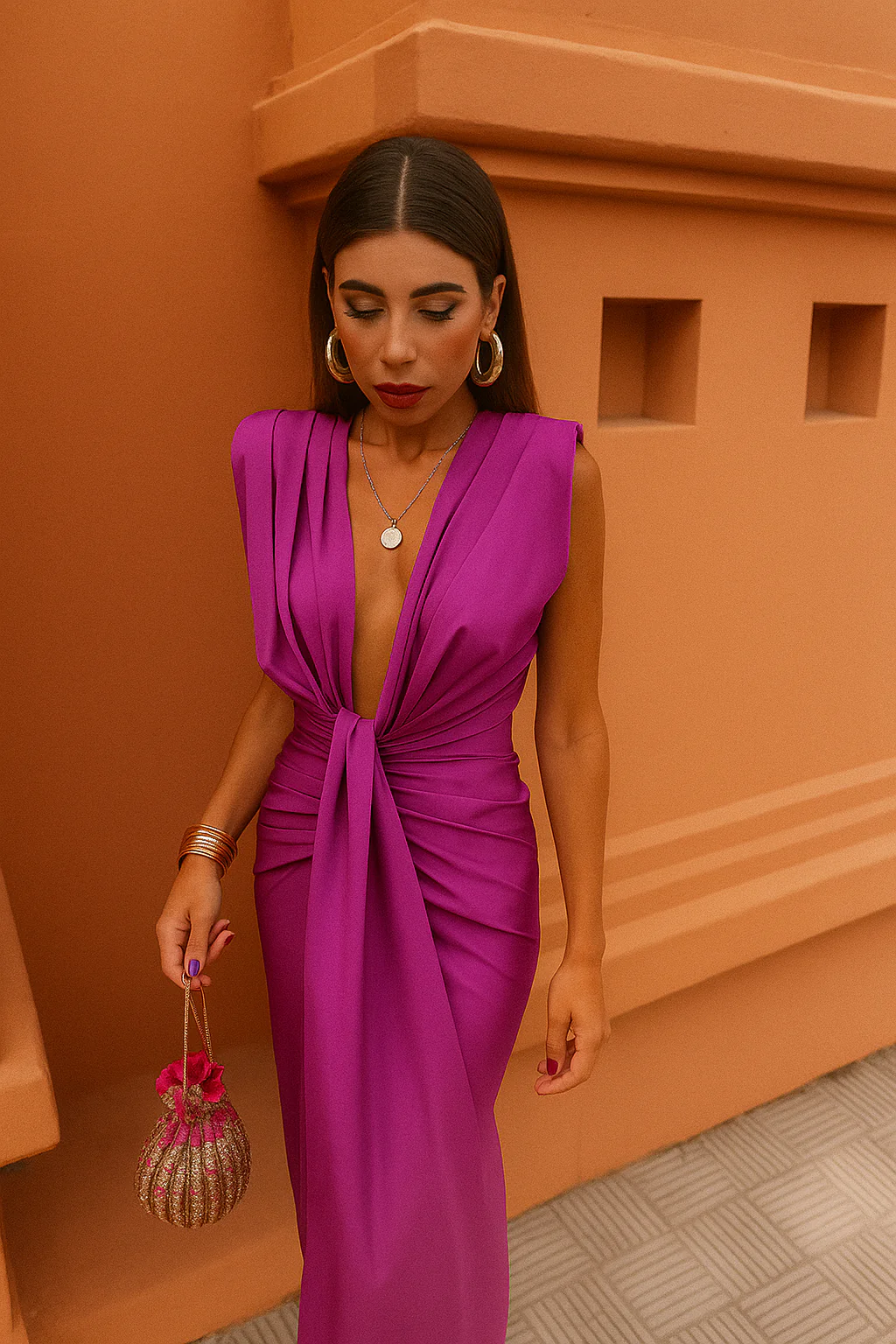 Mouwloze maxi jurk met diepe halslijn voor een stijlvolle avondlook