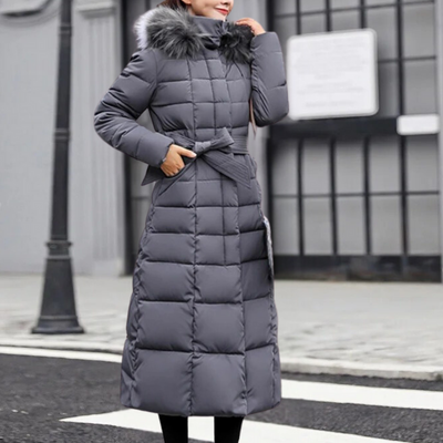 Warme lange damesjas met capuchon en trendy uitstraling