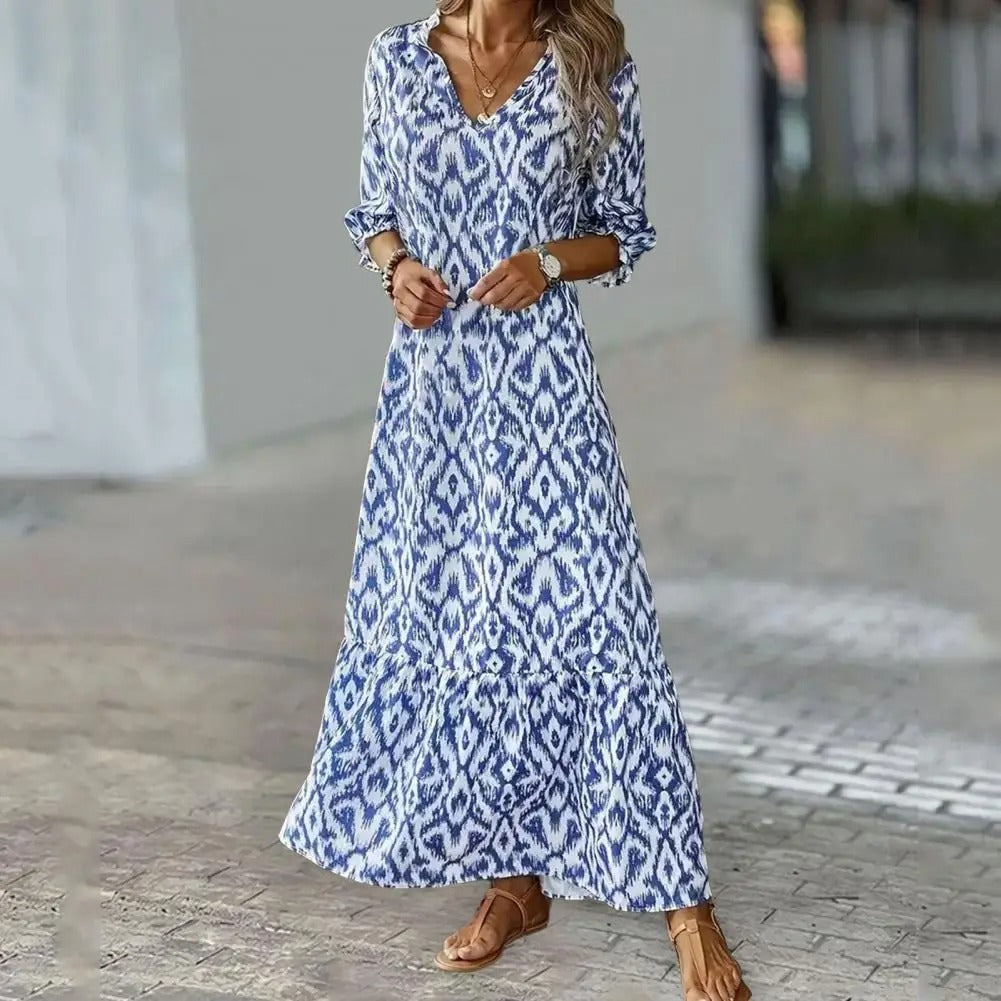 Lange zomerse damesjurk met V-hals en speelse print