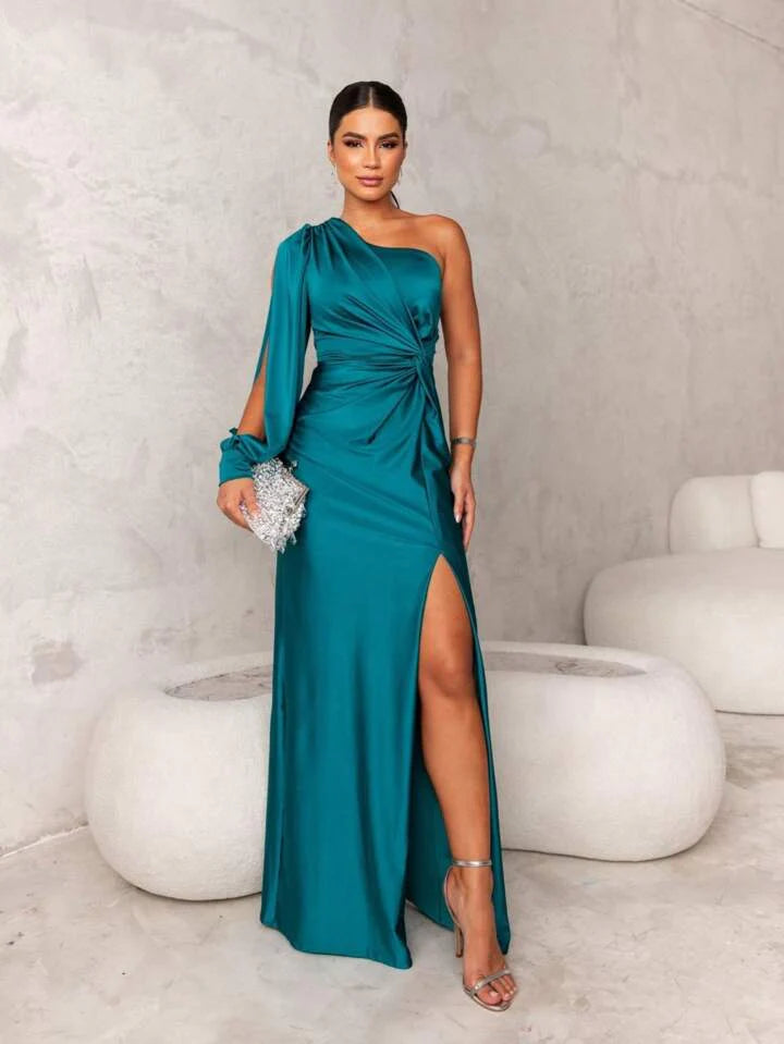 Lange elegante avondjurk met asymmetrische mouw