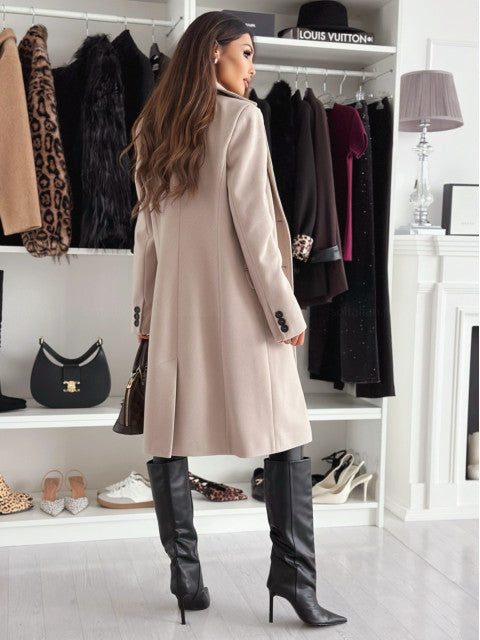 Lange elegante damesjas met knoopsluiting