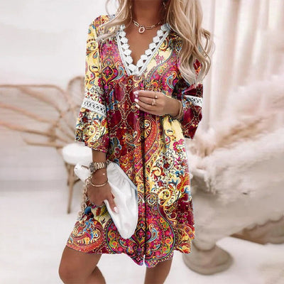 Bloemenjurk met elegante kanten afwerking voor zomerse momenten