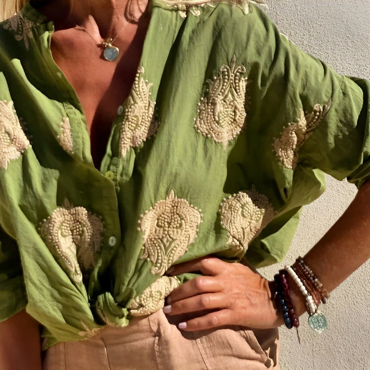 Dames blouse met boho flair en chique uitstraling voor elke gelegenheid