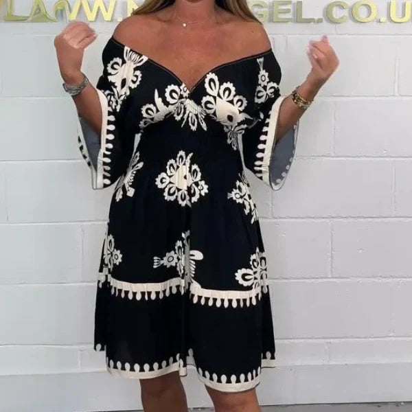 Zomerse damesjurk met speelse print voor elke gelegenheid