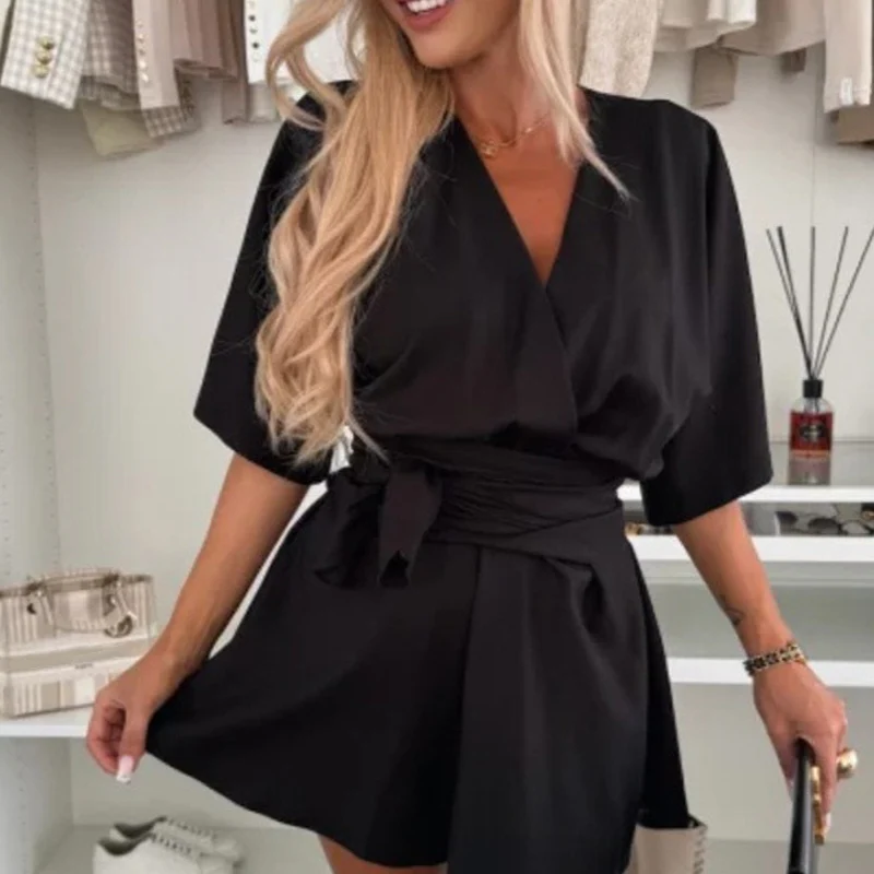 Elegante korte dames jumpsuit met korte mouwen voor zomerse dagen