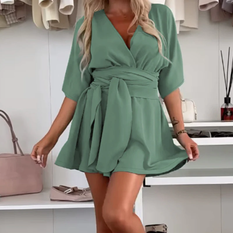 Elegante korte dames jumpsuit met korte mouwen voor zomerse dagen