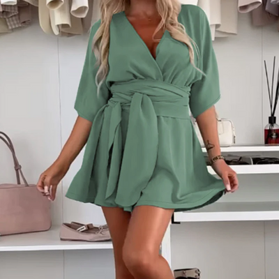 Elegante korte dames jumpsuit met korte mouwen voor zomerse dagen