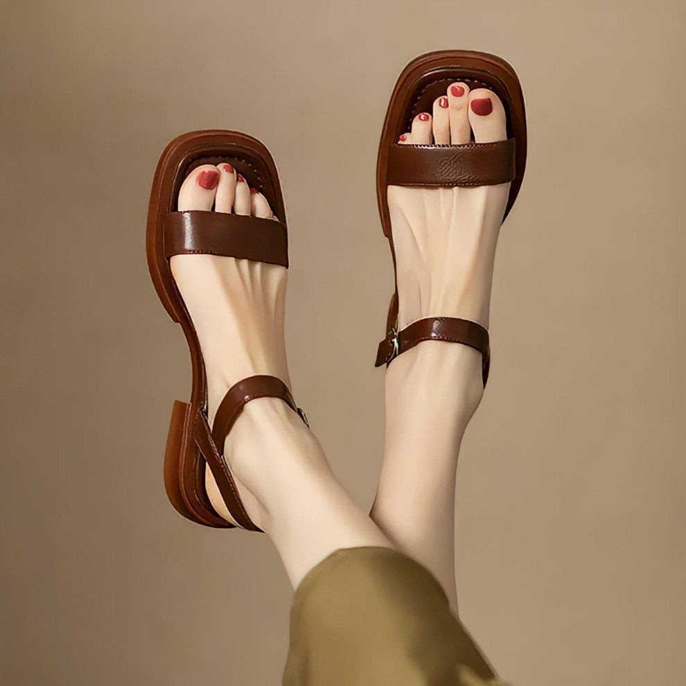 Zomerse sandalen met een klassieke en casual elegante stijl