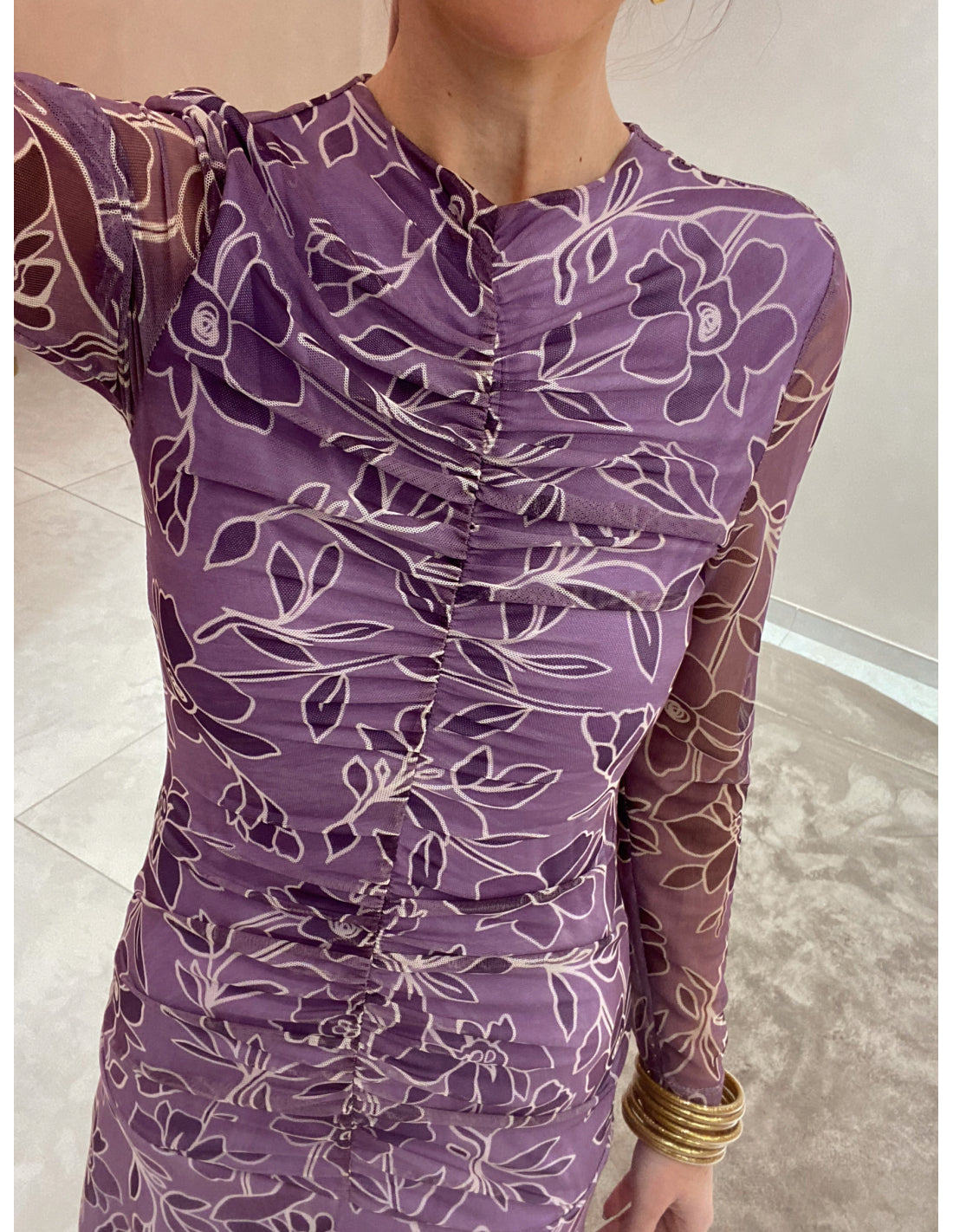 Stijlvolle midi-jurk met lange mouwen en bloemenprint voor een elegante en moderne uitstraling