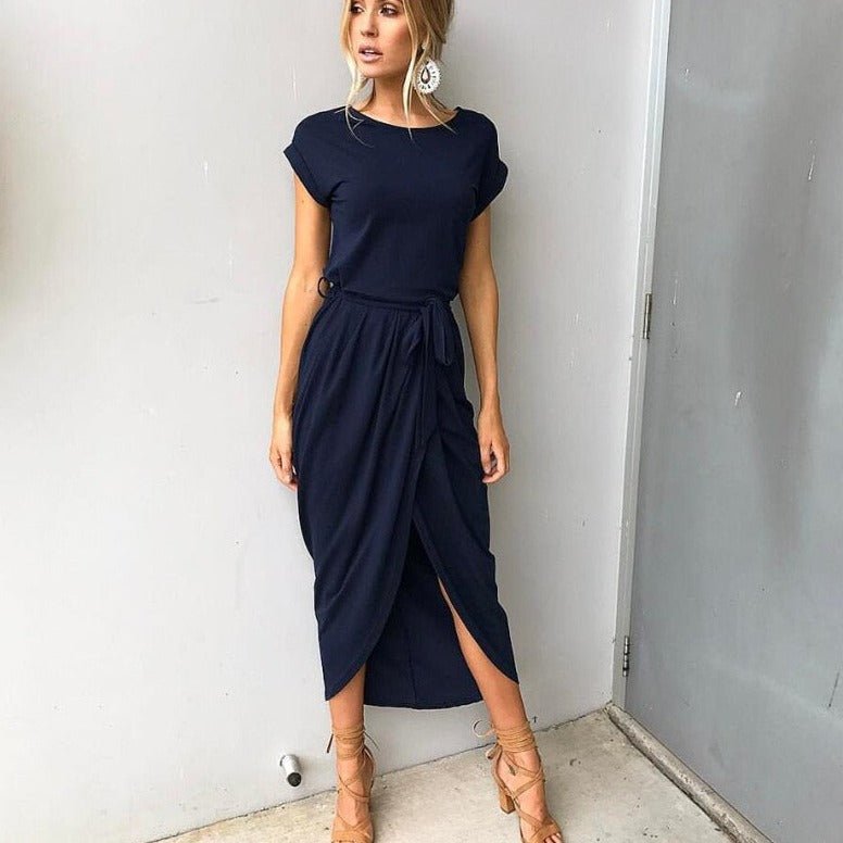 Elegante damesjurk met korte mouwen en moderne uitstraling